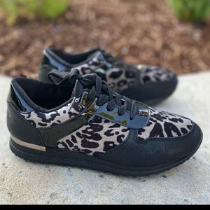 NWB** Super Cute Sneakers